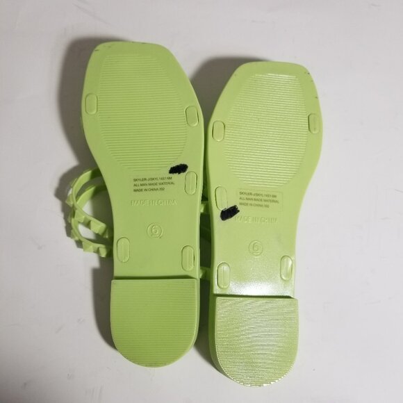 Steve Madden Skyler 6 Neon Green Stud Slide Flat Sandal Waterproof Travel Beach - Picture 7 of 9